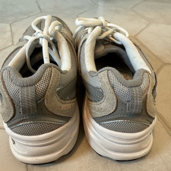 New Balance Sneakers  women size 7 - Picture 3 of 5